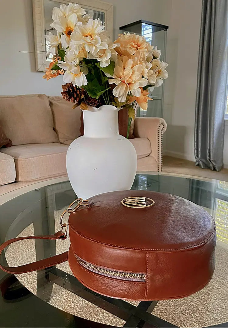 Fourre-tout rond Co-Co | Fourre-tout en cuir PRE-COMMANDE DATE D'EXPÉDITION ESTIMÉE 7/30- 8/20